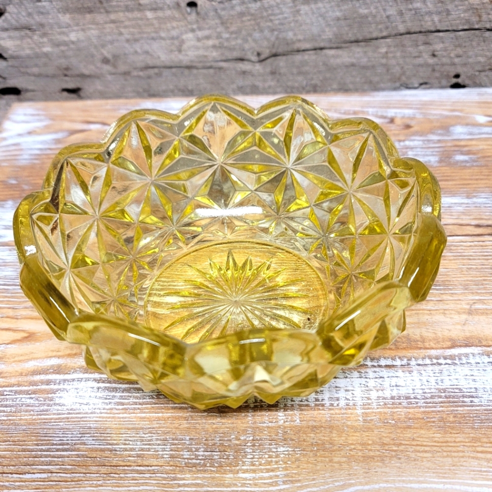 Stunning Vintage Yellow Gold Glass Diamond Point Dish